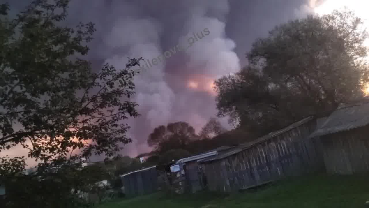 دود از بالای زرادخانه توروپتس بلند می شود