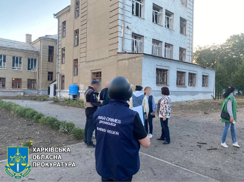 Poškození civilní infrastruktury ve 3 okresech Charkova v důsledku náletů klouzavých bomb a raket