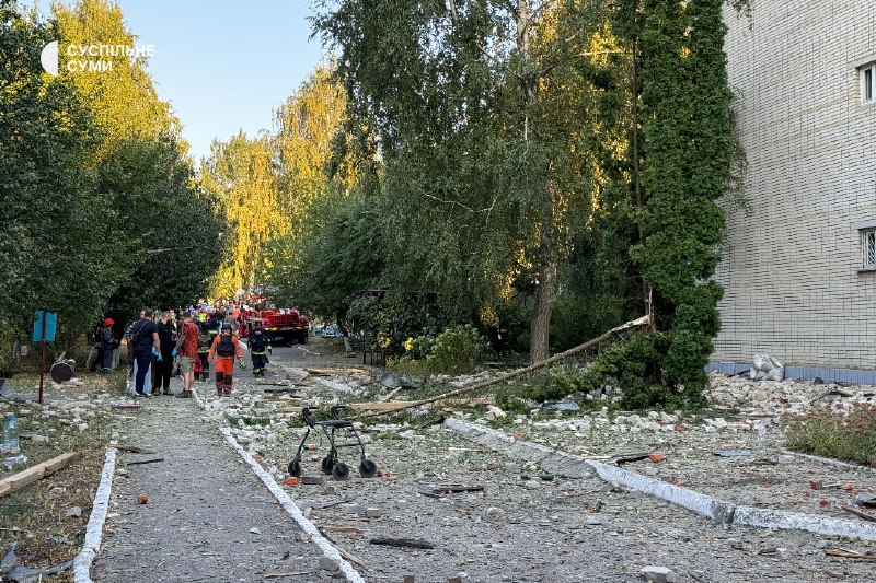 1 persona morta i 9 ferides com a conseqüència d'un atac aeri rus contra la residència d'avis de Sumy