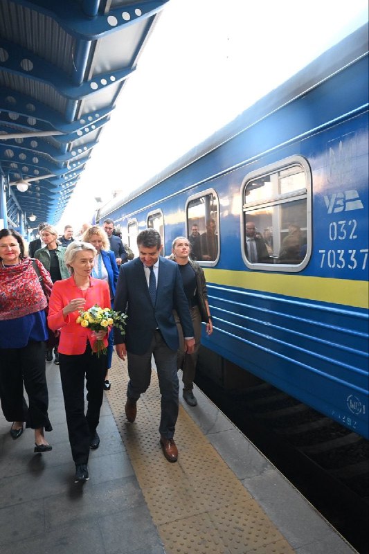 The head of the European Commission, Ursula von der Leyen, arrived in Kyiv. She will discuss, in particular, future loans from the G7 and Ukraine's preparation for winter