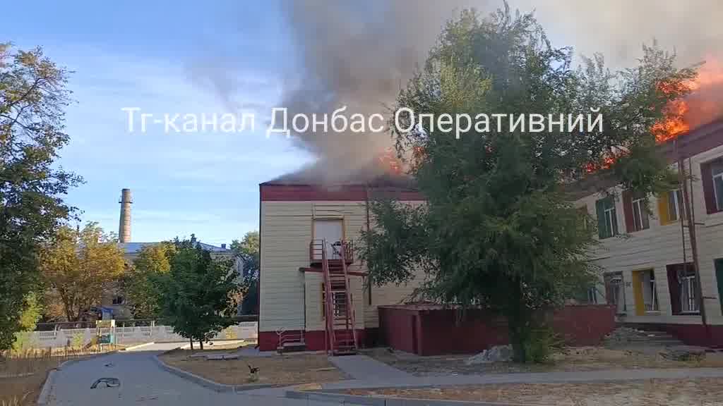 Destruição em Lyman, na região de Donetsk, como resultado do bombardeio russo esta manhã