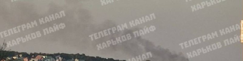 Под Харьковом после одного из взрывов поднимается дым