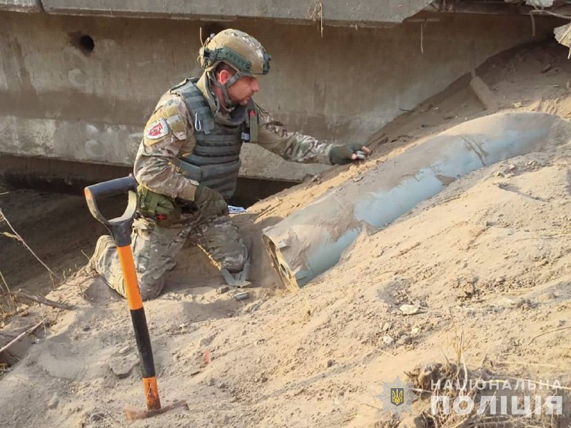 FAB-500, das heute Morgen auf eine Brücke in der Stadt Sumy abgefeuert wurde, war nicht explodiert