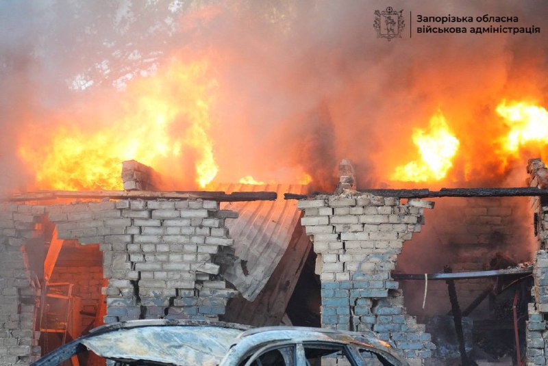 Rus hava kuvvetlerinin bu sabah Zaporizhia'da 13 planör bombasıyla gerçekleştirdiği saldırıda en az 6 kişi yaralandı, yerleşim yerlerinde büyük hasar meydana geldi