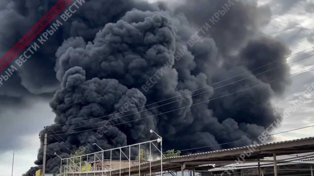 כ-300 אזרחים יפונו עקב השריפה במחסן הנפט בפאודוסיה