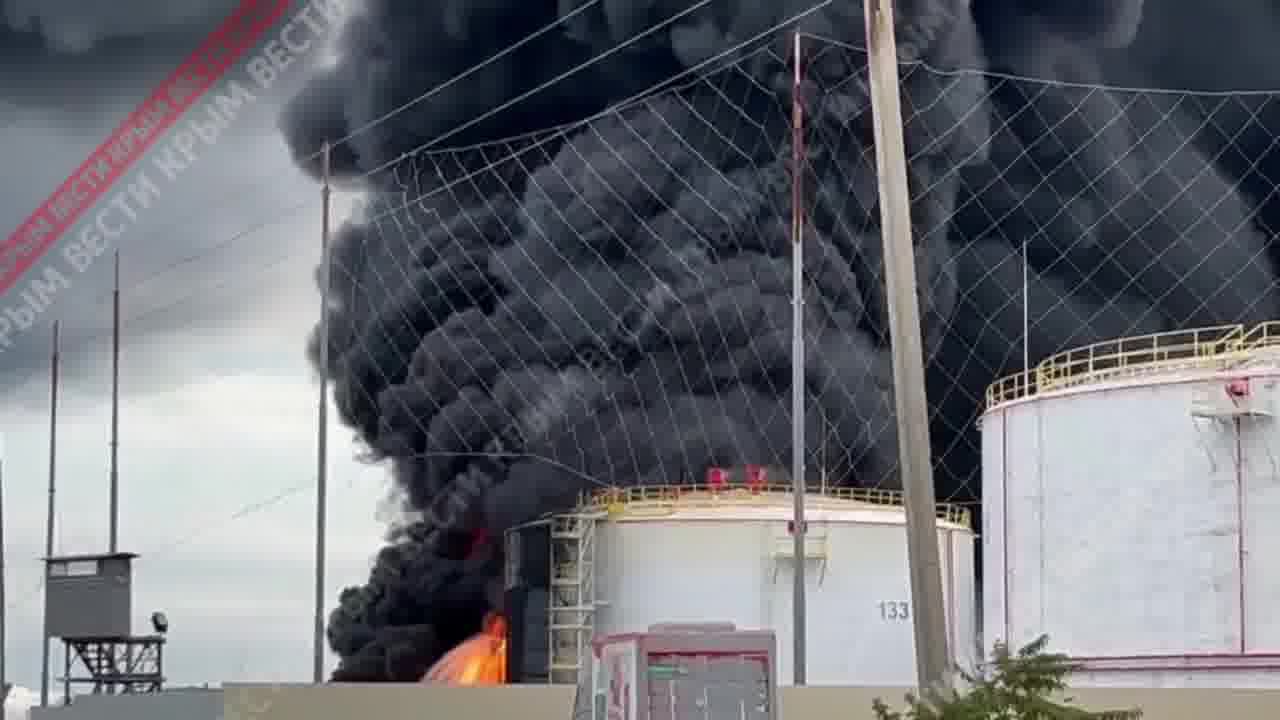 Wegen des Brandes im Öldepot in Feodossija müssen rund 300 Bürger evakuiert werden