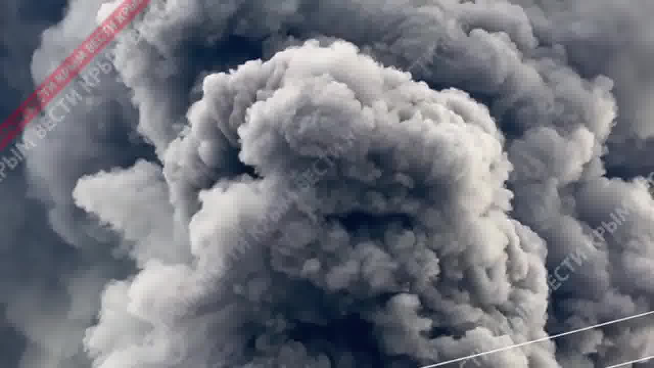 Wegen des Brandes im Öldepot in Feodossija müssen rund 300 Bürger evakuiert werden