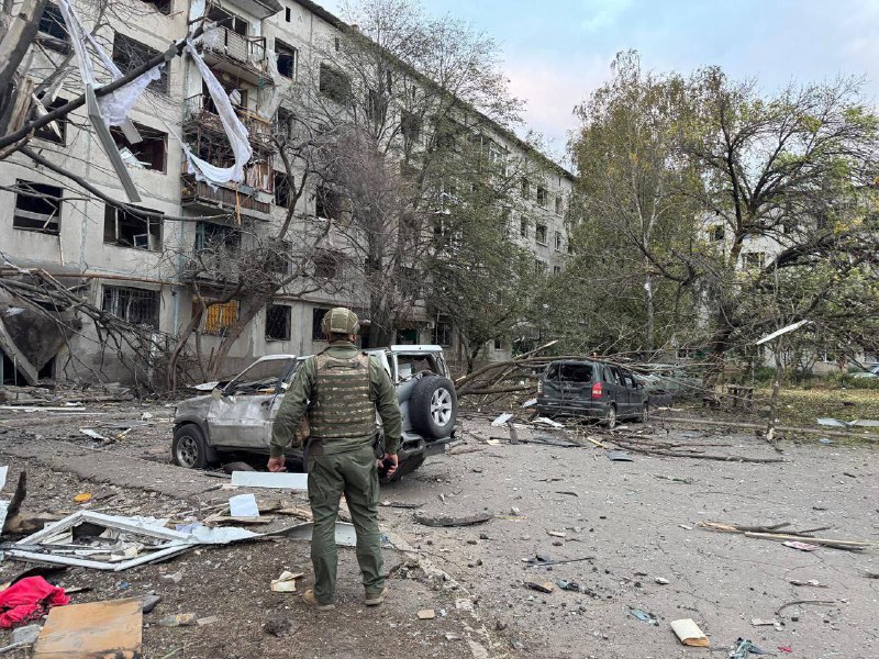 Li Kostiantynivka herêma Donetsk di encama bombebarana balafirên Rûsyayê bi 3 bombeyan de kesek mir, 6 jî birîndar bûn.