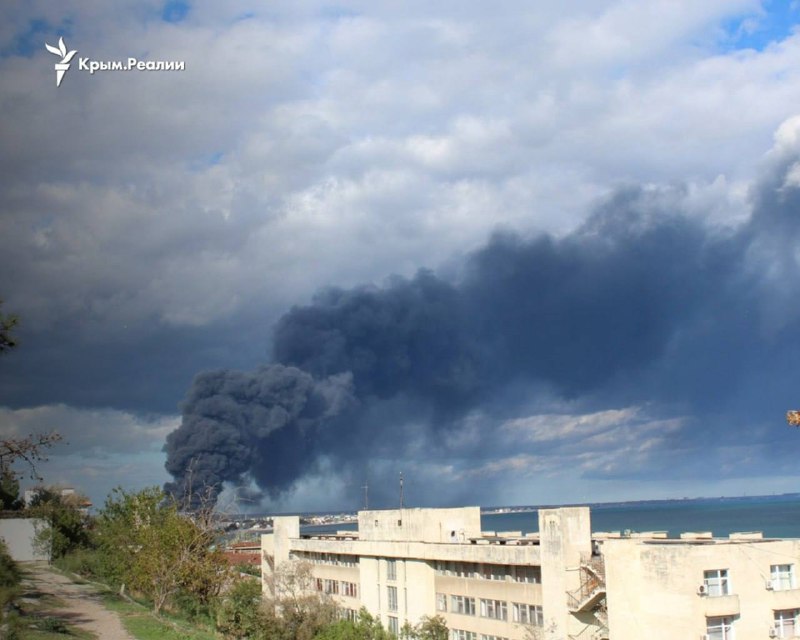 Oil depot in Feodosiya is burning for the 4th day