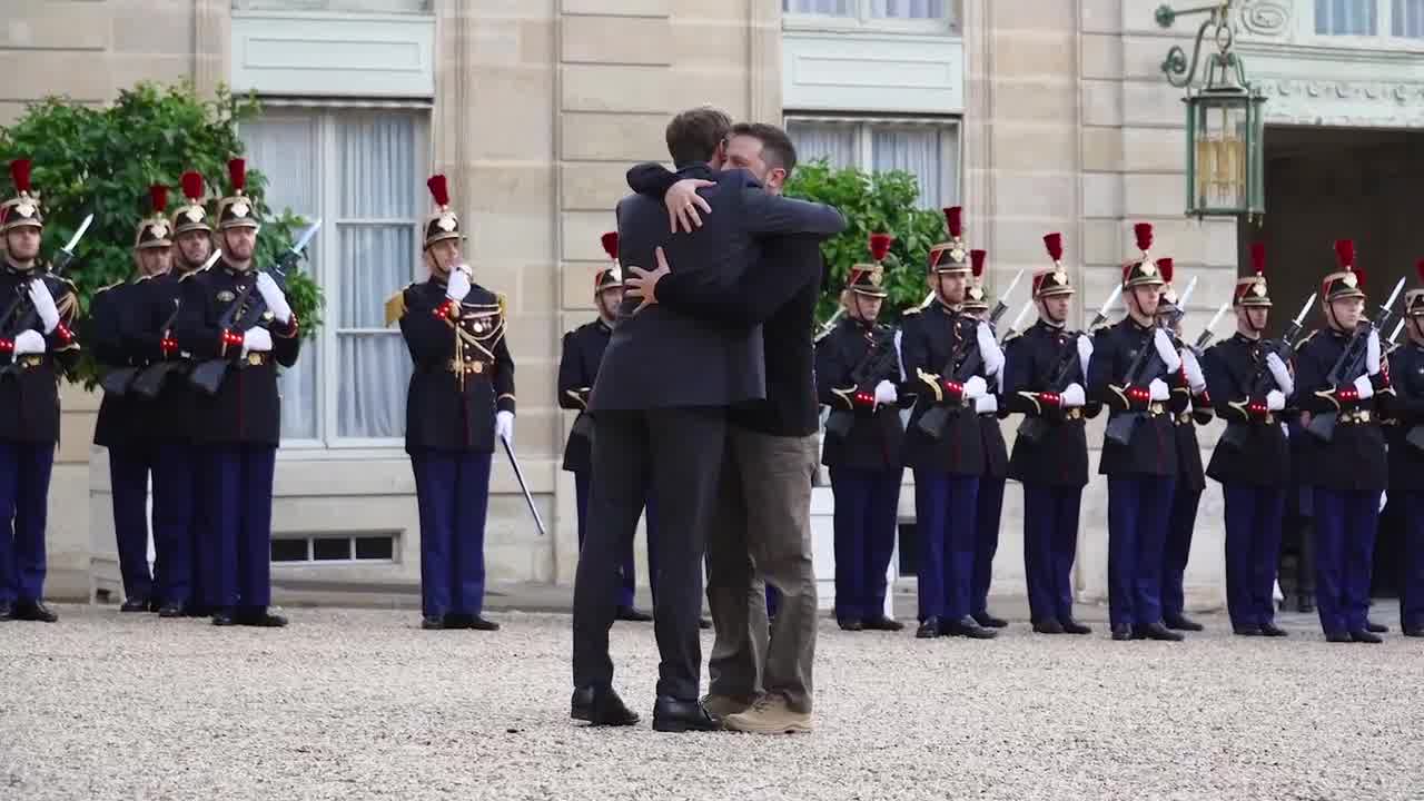 საფრანგეთის პრეზიდენტი მაკრონი პარიზში უკრაინის პრეზიდენტს ზელენსკის შეხვდა