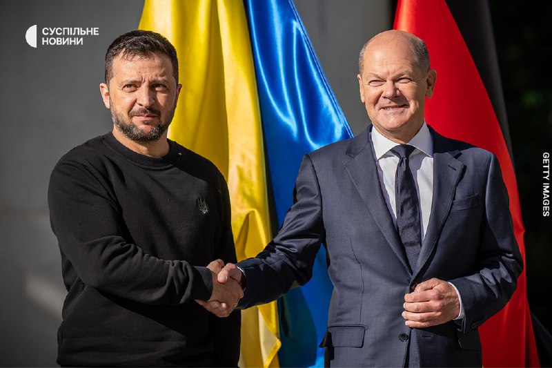 Ukrainas president Zelenskij träffade Tysklands förbundskansler Scholz i Berlin