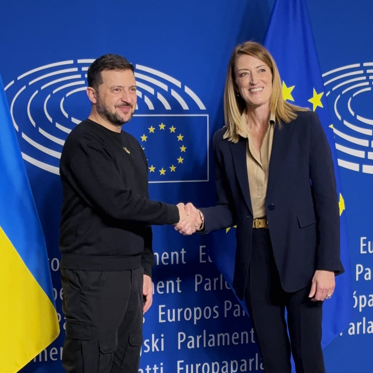 Ukrainian President @ZelenskyyUa is welcomed by @EP_President and will meet the @Europarl_EN group leaders