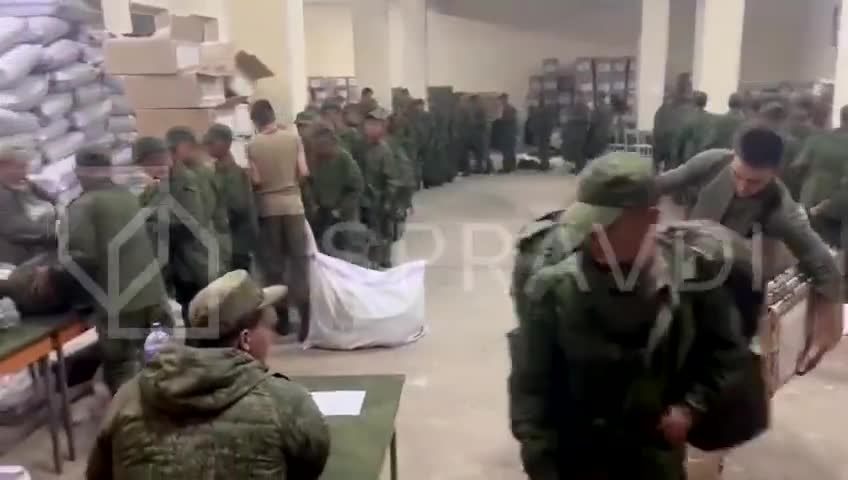 Imagens recentemente obtidas do Campo de Treinamento Sergievsky da Rússia mostram tropas norte-coreanas sendo equipadas com equipamentos russos em preparação para o envio à Ucrânia