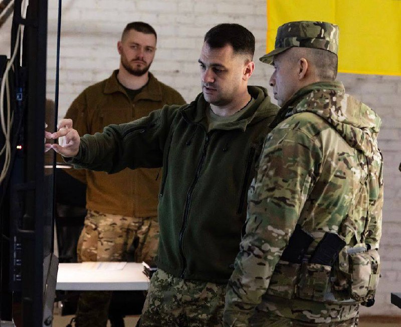 El comandante en jefe de las Fuerzas Armadas de Ucrania, Syrskyi, visitó las unidades en las direcciones Sumy y Kursk