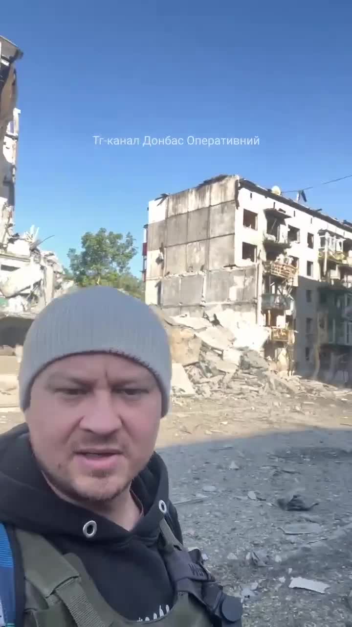 Destrucción como resultado del bombardeo ruso en Myrnohrad, región de Donetsk. Una persona murió y otra resultó herida