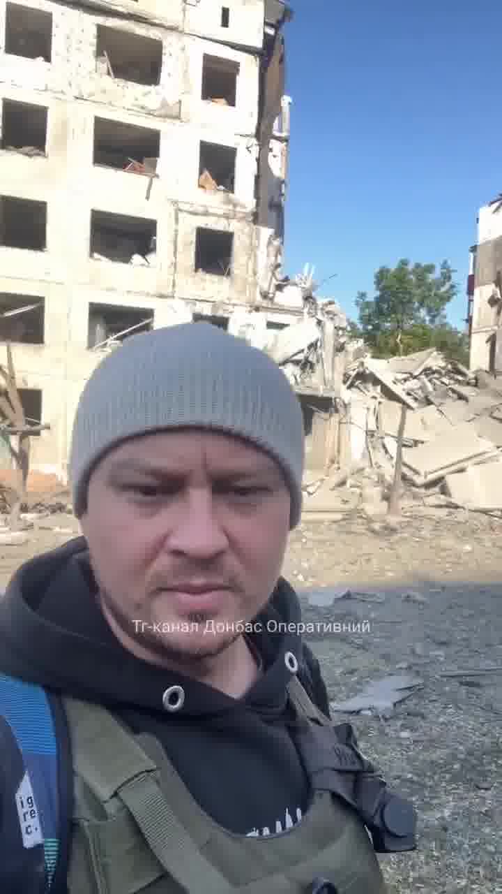 Destrucció com a resultat del bombardeig rus a Myrnohrad de la regió de Donetsk. 1 persona va morir, una altra ferida