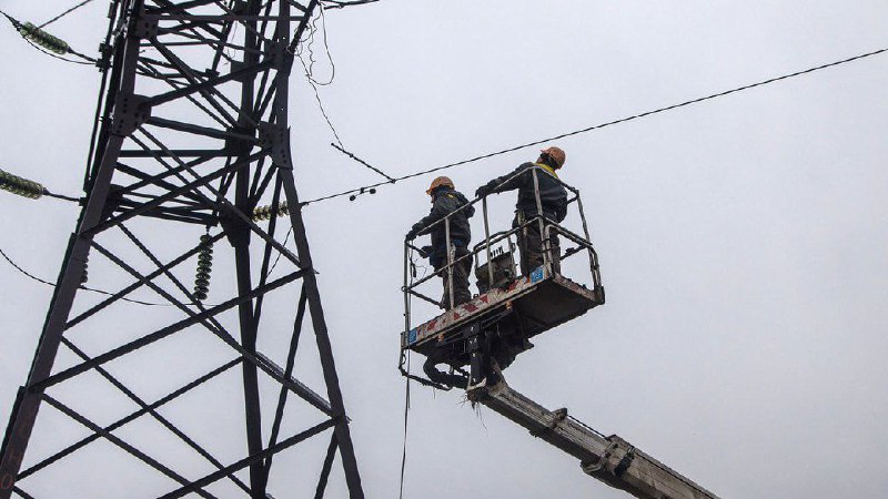 Blackout a Nikopol a causa dei danni alle infrastrutture elettriche