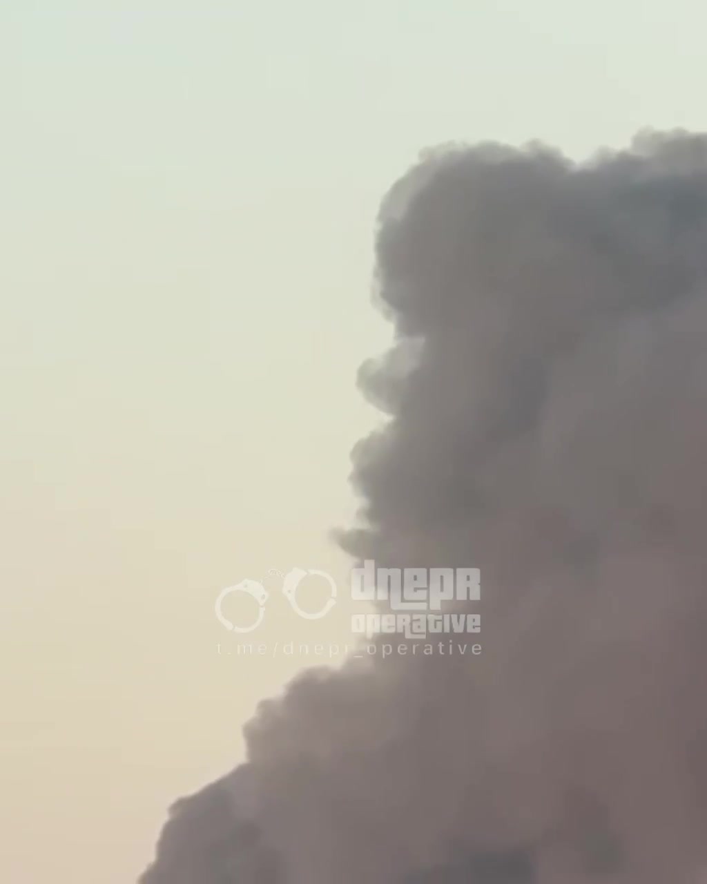 Large column of smoke is rising in Kryvyi Rih after explosions