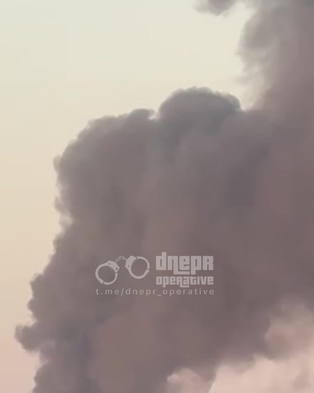 Large column of smoke is rising in Kryvyi Rih after explosions