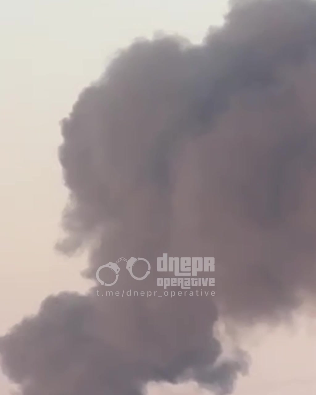 Large column of smoke is rising in Kryvyi Rih after explosions