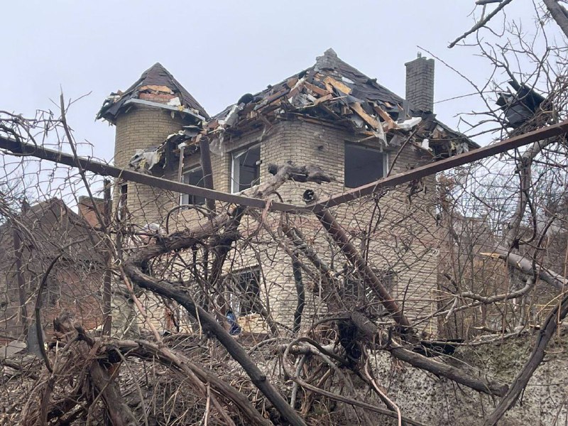 У Дніпровському районі Дніпропетровської області уламками ракет пошкоджено кілька будинків