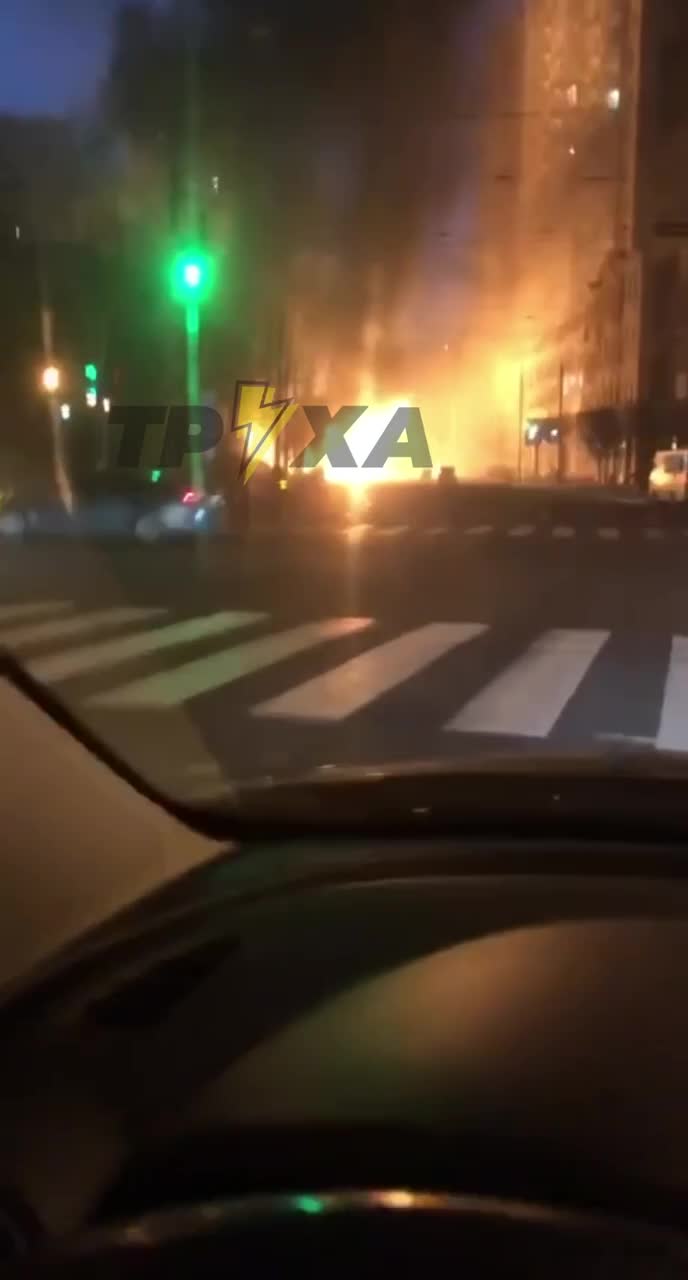 Cars are burning on the road in Kyiv