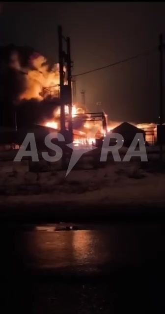 Fire in Engels, Saratov Region, continues after UAV attack. Governor said earlier that debris from downed UAVs landed at industrial facility. Locals report fire at oil depot