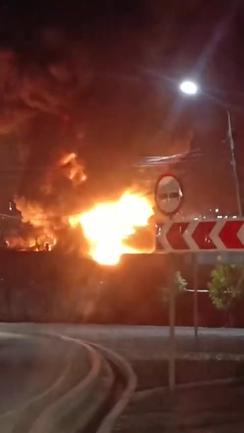Oil depot caught fire near Novorossiysk, missile atack alert was declared shortly before