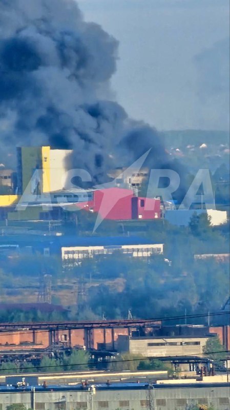 2 enterprises producing wires and cables including optical-fiber wires were attacked by strike drones in Saransk. Big fires at SaranskKabel and Optovolokonnye Systemy