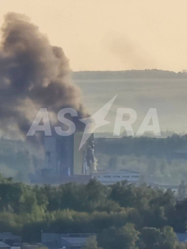 2 enterprises producing wires and cables including optical-fiber wires were attacked by strike drones in Saransk. Big fires at SaranskKabel and Optovolokonnye Systemy