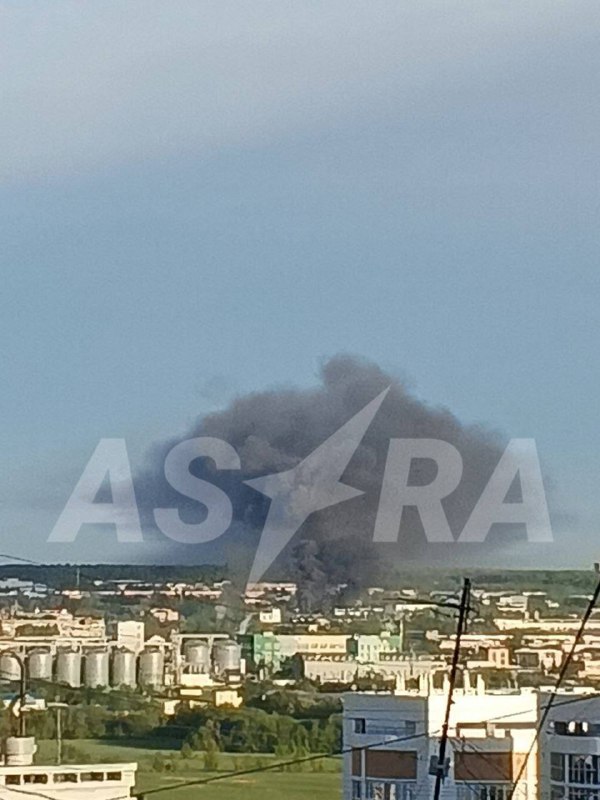 2 enterprises producing wires and cables including optical-fiber wires were attacked by strike drones in Saransk. Big fires at SaranskKabel and Optovolokonnye Systemy