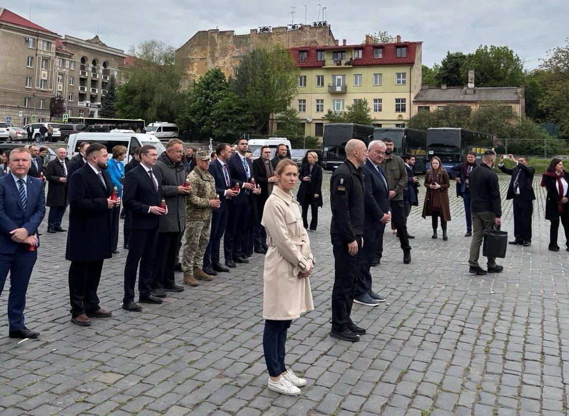 EU foreign ministers honored fallen Ukrainian defenders today in Lviv, visiting the Field of Honour at Lychakiv Cemetery. Marking Europe Day, EU High Representative for Foreign Affairs and Security Policy Kaja Kallas shared: “We stand with Ukraine—for lasting peace and the future we believe in.”