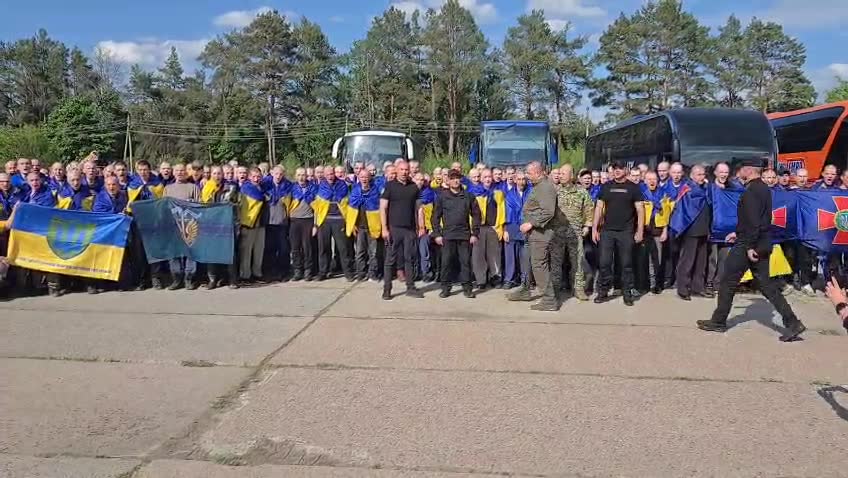270 Ukrainian servicemen and 120 civilians were released from Russian captivity at the first day of “1000 on 1000” prisoners swap between Ukraine and Russia