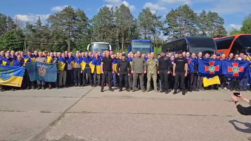 270 Ukrainian servicemen and 120 civilians were released from Russian captivity at the first day of “1000 on 1000” prisoners swap between Ukraine and Russia
