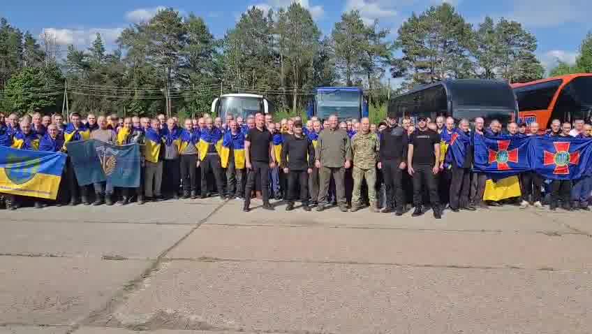 270 Ukrainian servicemen and 120 civilians were released from Russian captivity at the first day of “1000 on 1000” prisoners swap between Ukraine and Russia