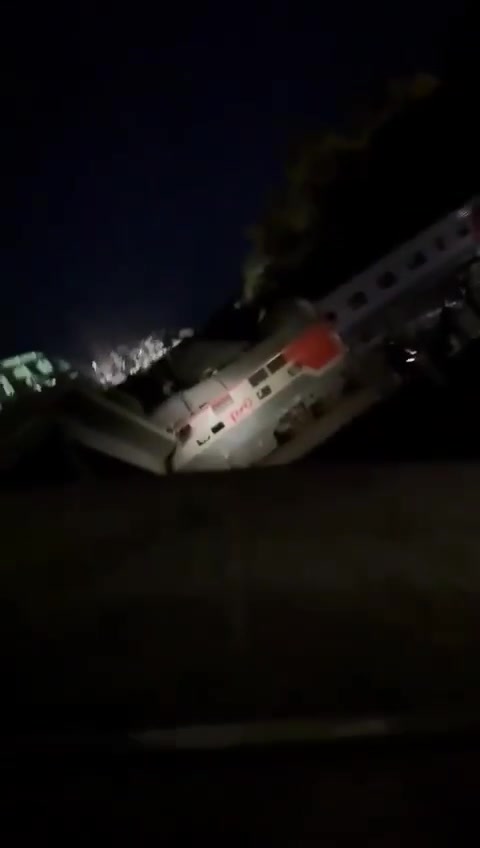 7 people killed, 69 wounded as result of bridge collapse on the train in Bryansk region of Russia