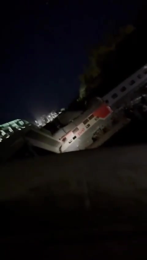 7 people killed, 69 wounded as result of bridge collapse on the train in Bryansk region of Russia