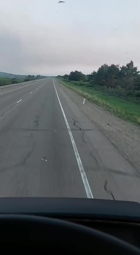 Nákladní auto s drony, které mělo zaútočit na leteckou základnu Ukrainka v Amurské oblasti, vzplálo.