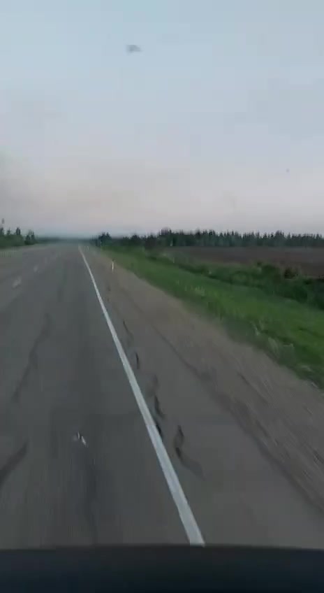 Nákladní auto s drony, které mělo zaútočit na leteckou základnu Ukrainka v Amurské oblasti, vzplálo.