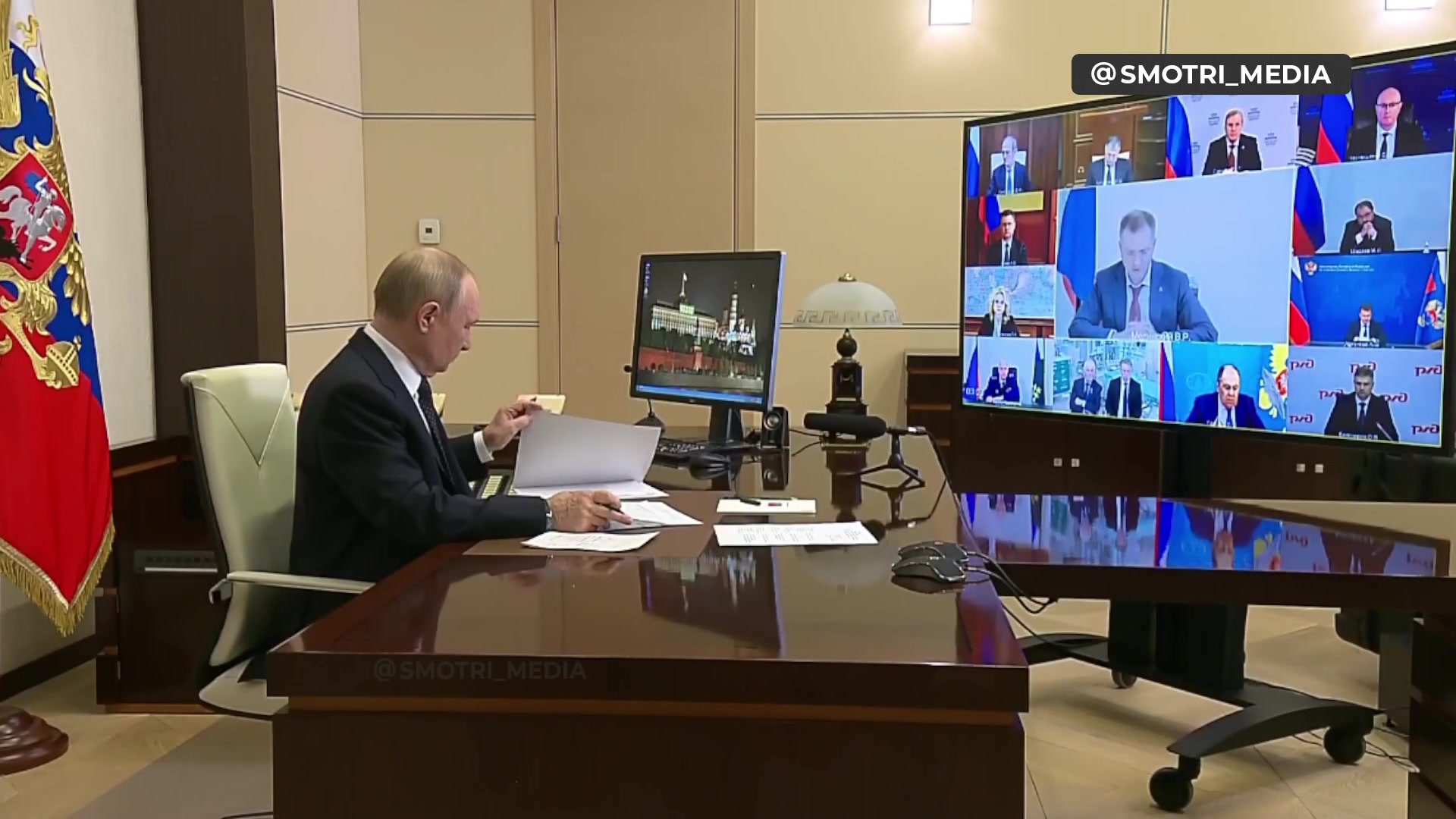 Բանակցությունների ընթացքում Ուկրաինան հաստատեց իր դիրքորոշումները, որոնք ամփոփվում են երկու կետի՝ հրադադար, ինչպես նաև պետությունների ղեկավարների հանդիպում,- Վլադիմիր Մեդինսկին զեկուցել է Պուտինին։