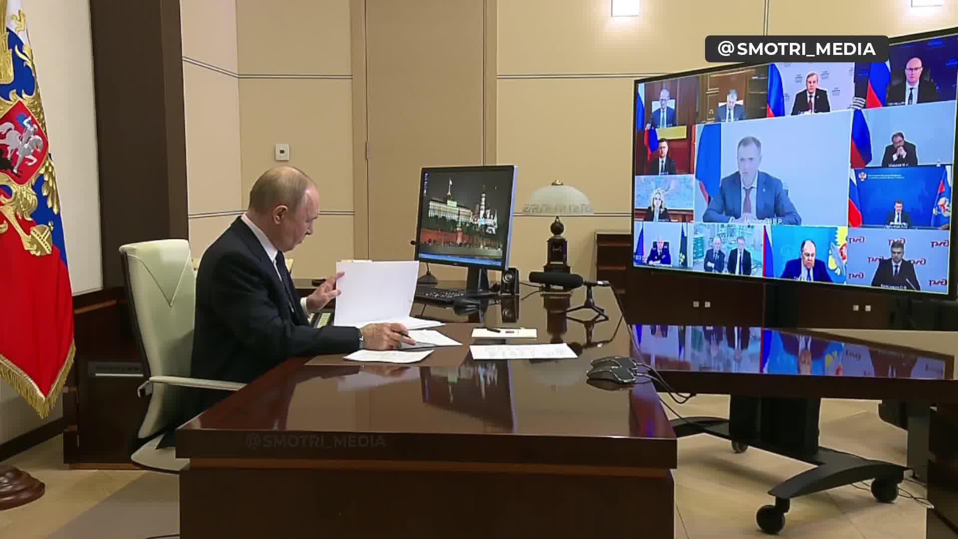 Բանակցությունների ընթացքում Ուկրաինան հաստատեց իր դիրքորոշումները, որոնք ամփոփվում են երկու կետի՝ հրադադար, ինչպես նաև պետությունների ղեկավարների հանդիպում,- Վլադիմիր Մեդինսկին զեկուցել է Պուտինին։