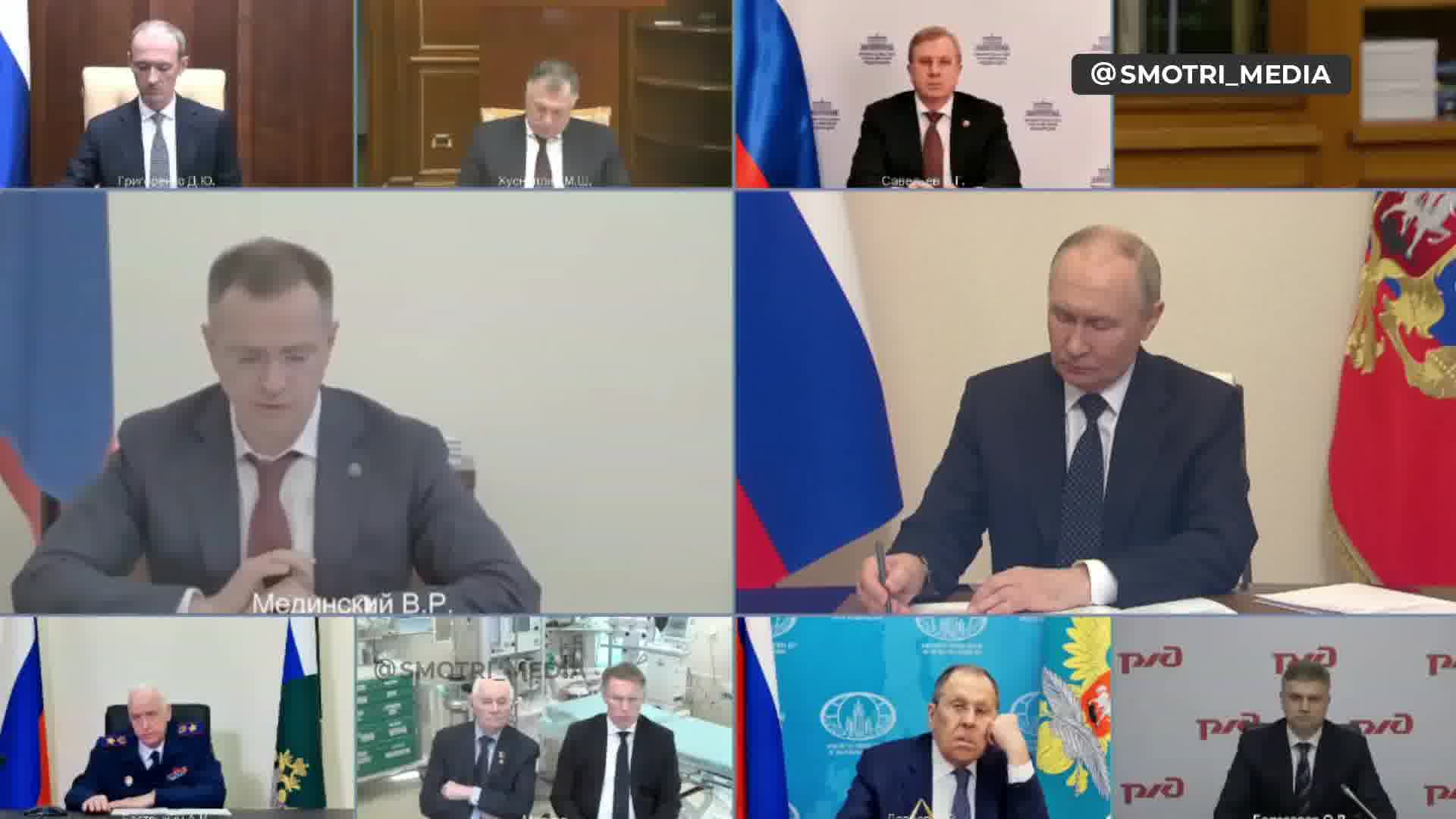 Բանակցությունների ընթացքում Ուկրաինան հաստատեց իր դիրքորոշումները, որոնք ամփոփվում են երկու կետի՝ հրադադար, ինչպես նաև պետությունների ղեկավարների հանդիպում,- Վլադիմիր Մեդինսկին զեկուցել է Պուտինին։