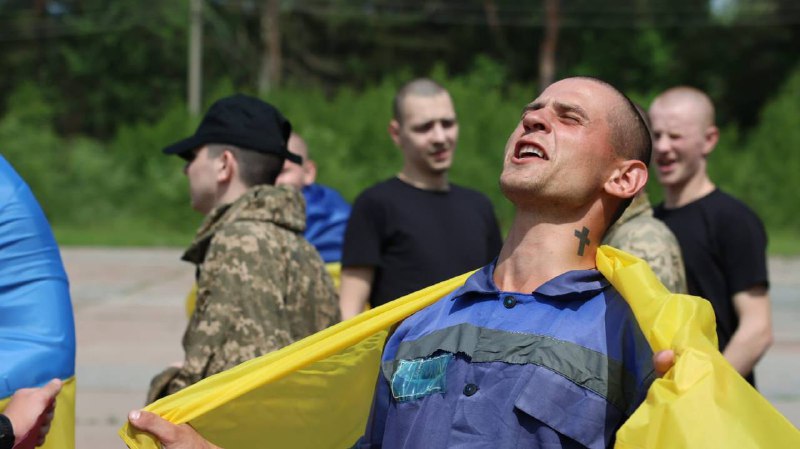 Первая партия украинских военнопленных в возрасте до 25 лет была освобождена в ходе обмена пленными, согласованного между Россией и Украиной в Стамбуле