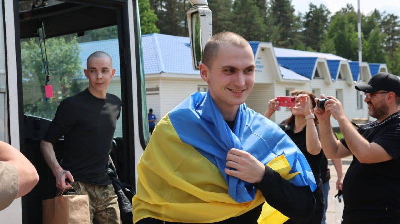 Первая партия украинских военнопленных в возрасте до 25 лет была освобождена в ходе обмена пленными, согласованного между Россией и Украиной в Стамбуле