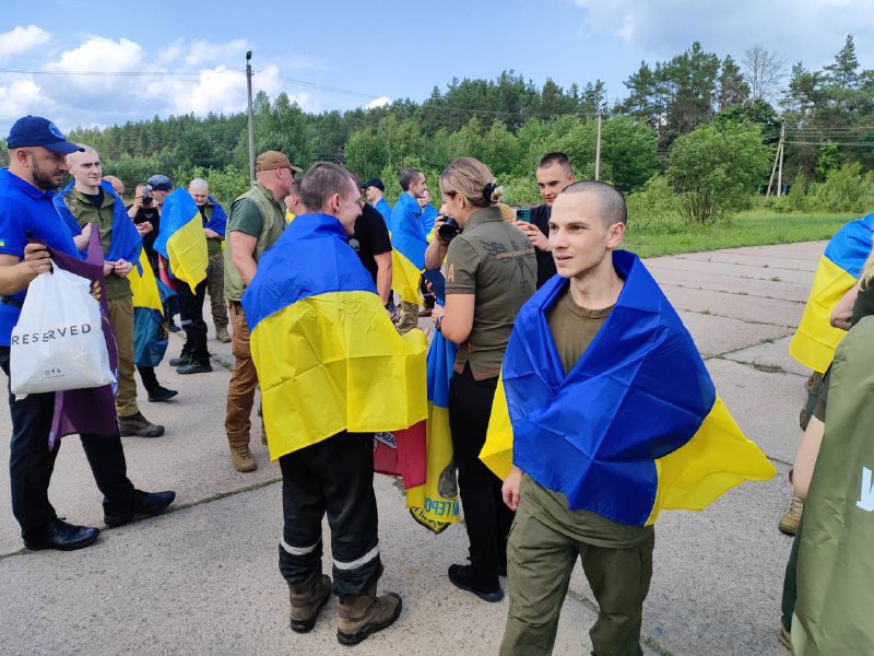Первая партия украинских военнопленных в возрасте до 25 лет была освобождена в ходе обмена пленными, согласованного между Россией и Украиной в Стамбуле