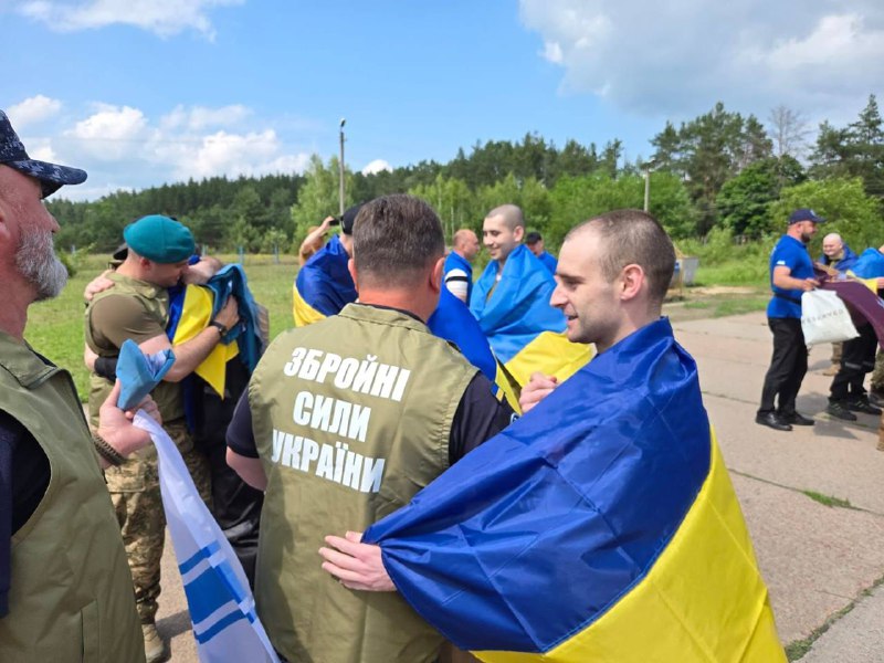 Первая партия украинских военнопленных в возрасте до 25 лет была освобождена в ходе обмена пленными, согласованного между Россией и Украиной в Стамбуле