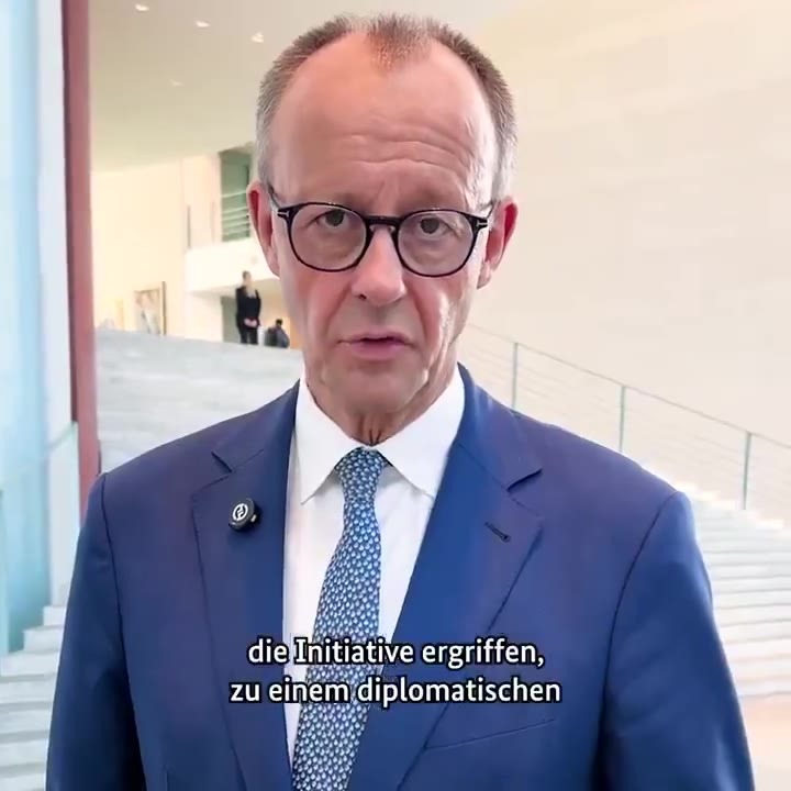 Statement by Chancellor Friedrich Merz: „You remember, 5 weeks ago I launched the initiative in Kyiv together with other European leaders, aiming to achieve a diplomatic success in reference to opening up peace talks with Russia. This has not been achieved. Russia is not willing to discuss the end of the war in Ukraine.“ „Therefore, we are doing now what have previously announced. There will be more sanctions. The (EU) Commission made yesterday proposals. Next week these might be already issued in Brussels, targeting Russian banks and the Russian energy sector.“ „The answer is clear: we support Ukraine militarily and we will take more measures against Russia.“