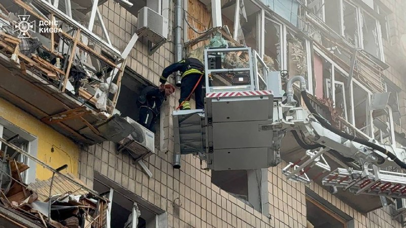 President Zelensky: More than 440 drones and 32 missiles. One of the most terrible strikes on Kyiv. Odesa, Zaporizhia, Chernihiv, Zhytomyr, Kirovohrad, Mykolaiv and Kyiv regions were also attacked during the night. in Kyiv 75 people are known to have been injured and 15 people killed