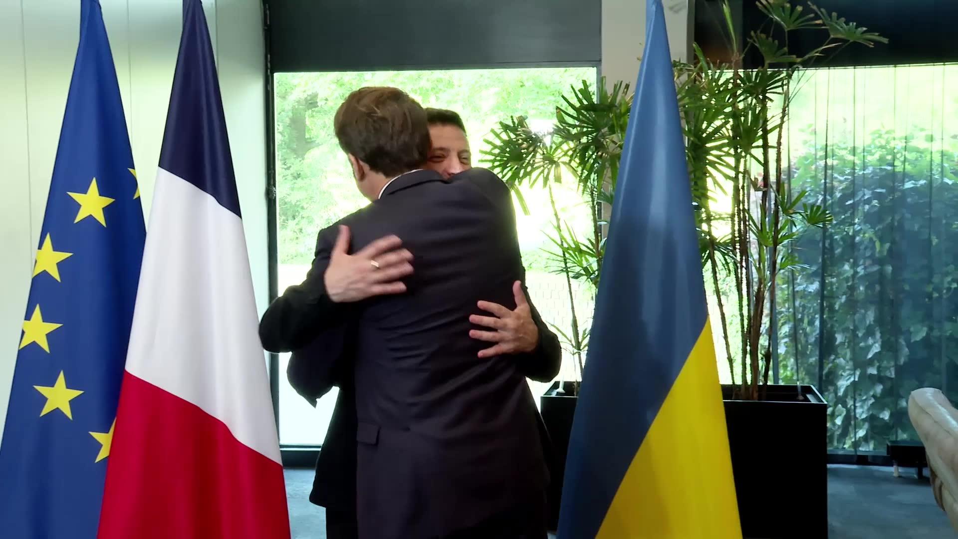 President of Ukraine Zelensky met with President of France Macron 