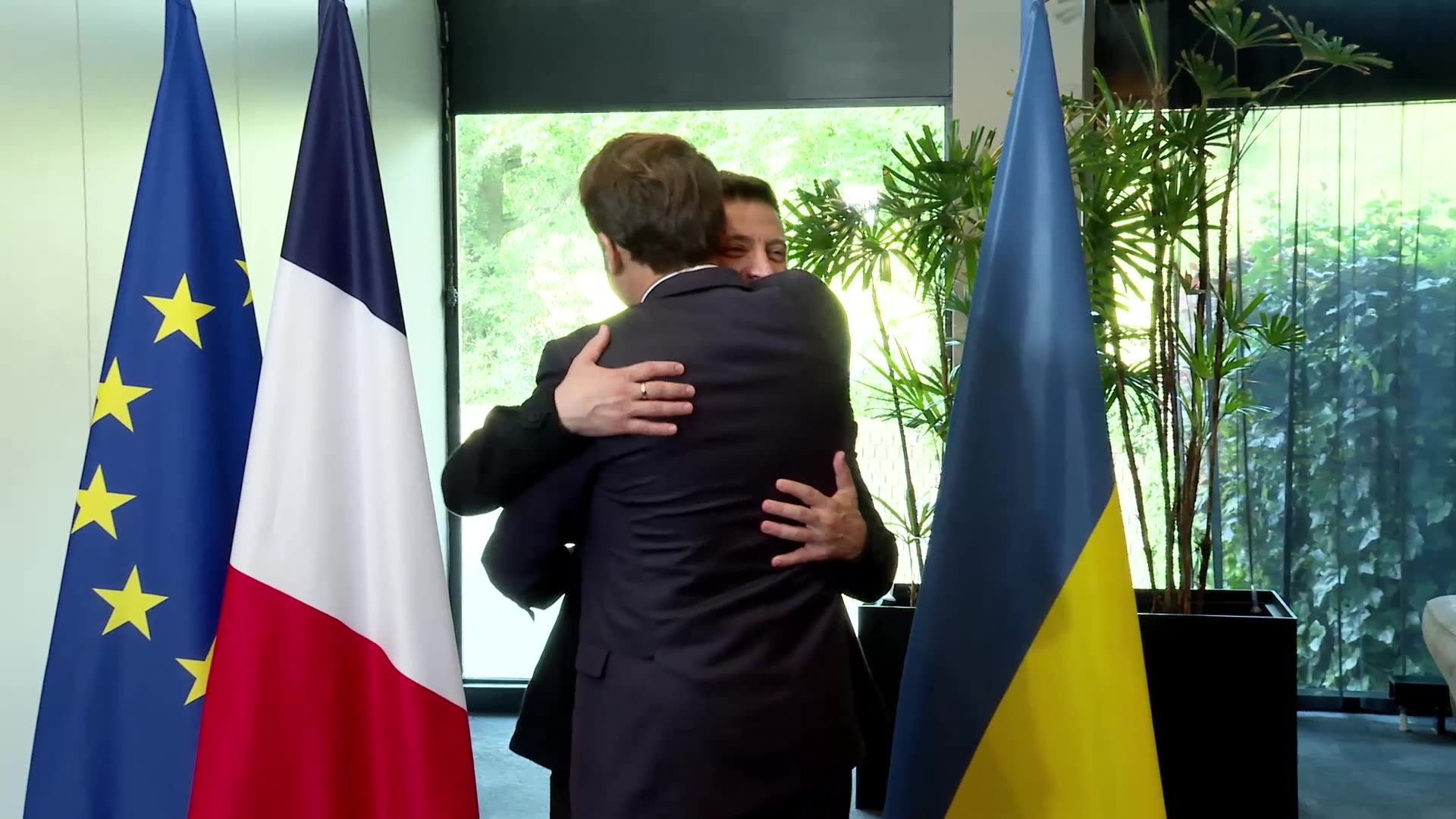 President of Ukraine Zelensky met with President of France Macron 